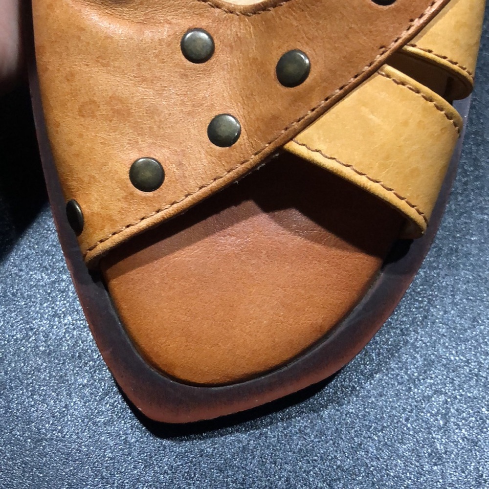 John Fluevog Brown & Tan Shoes; Sz 6 - Picture 6 of 7